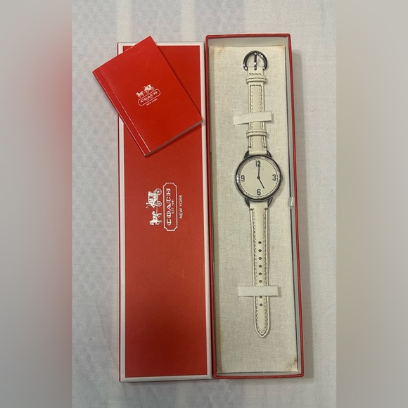 038 JWLRY: Coach leather wristwatch - Picture 1 of 6